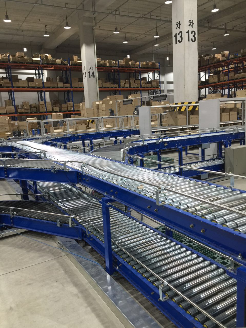 turning roller conveyor1.jpg